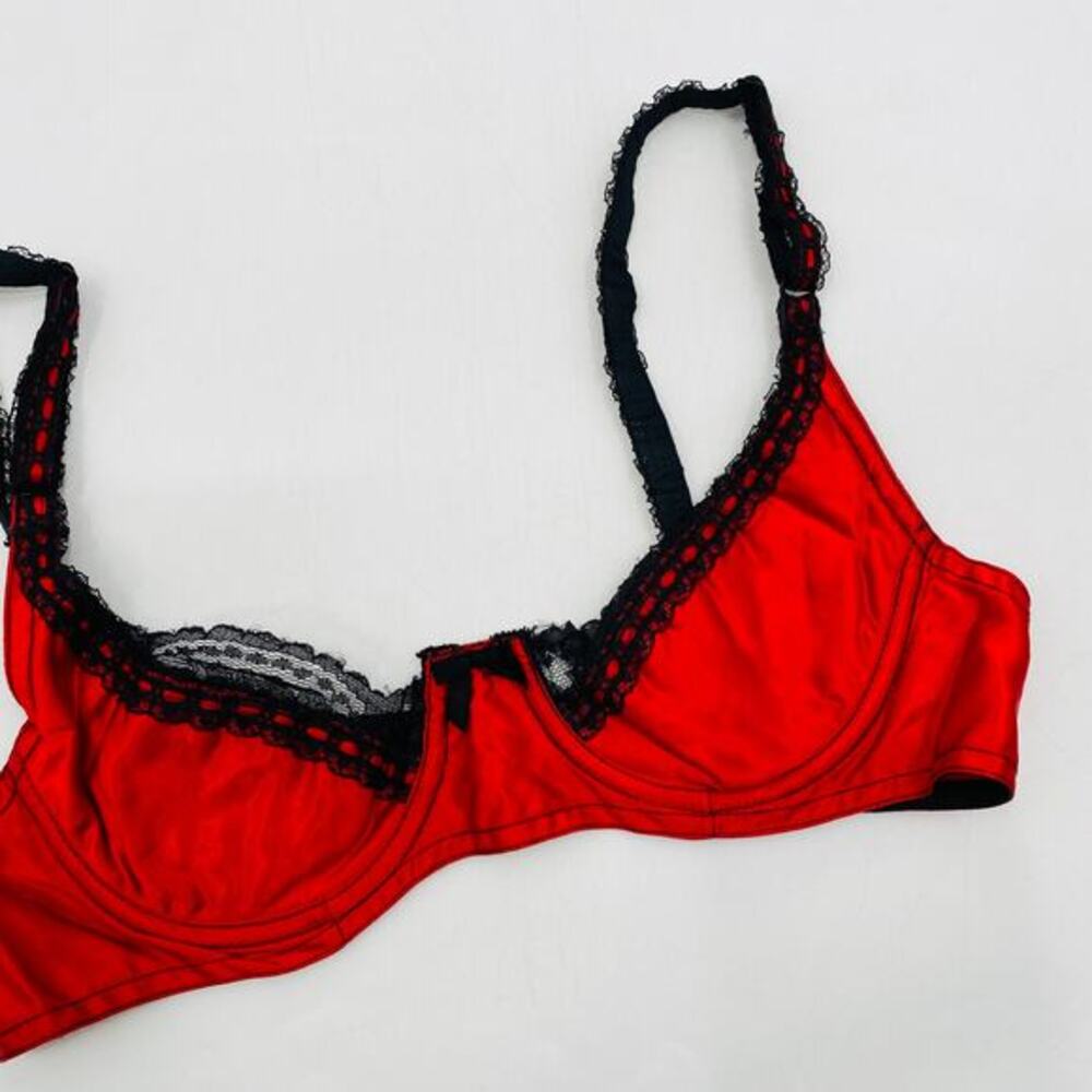 Frederick's Vintage‎ red satin lace bra